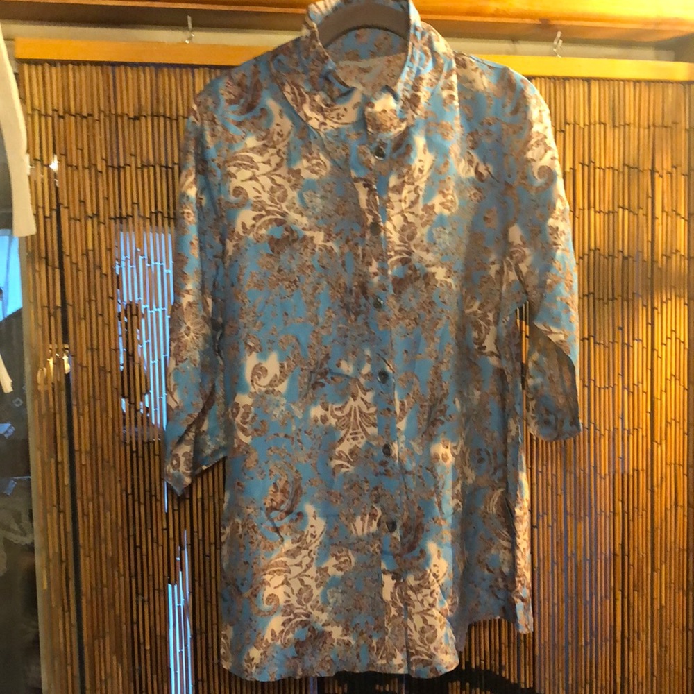Beautiful ladies blouse size large from Glander.
